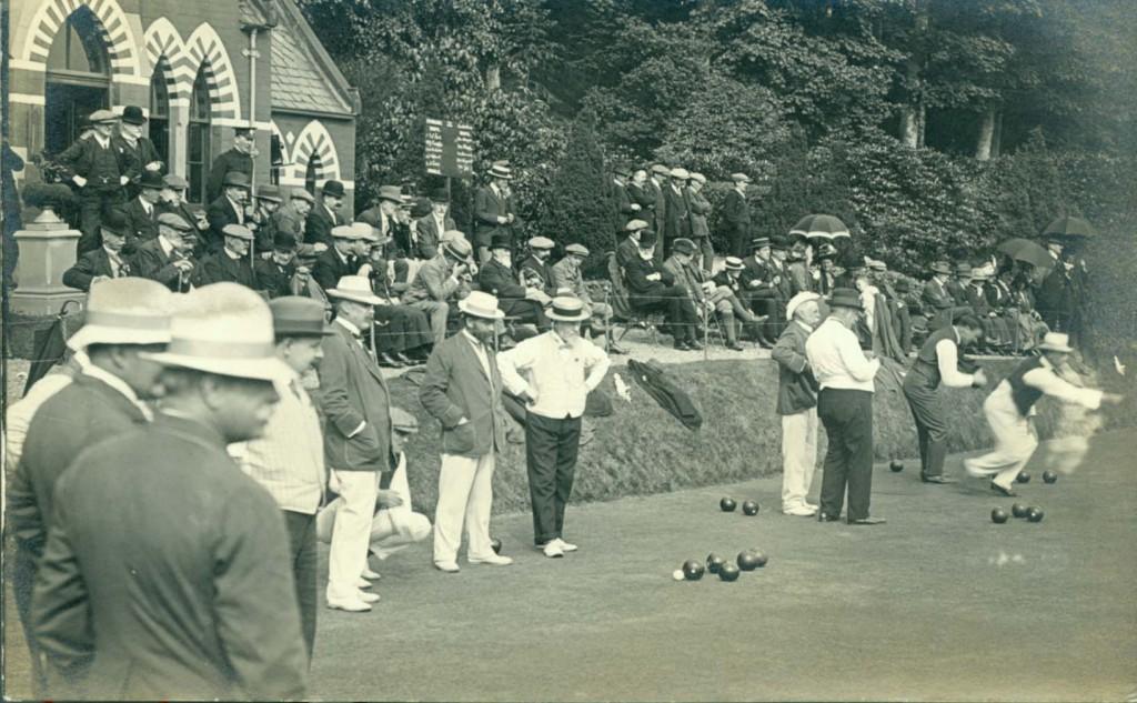 Canadian touring team and Stirling Club members on a bright sunny day in 1904